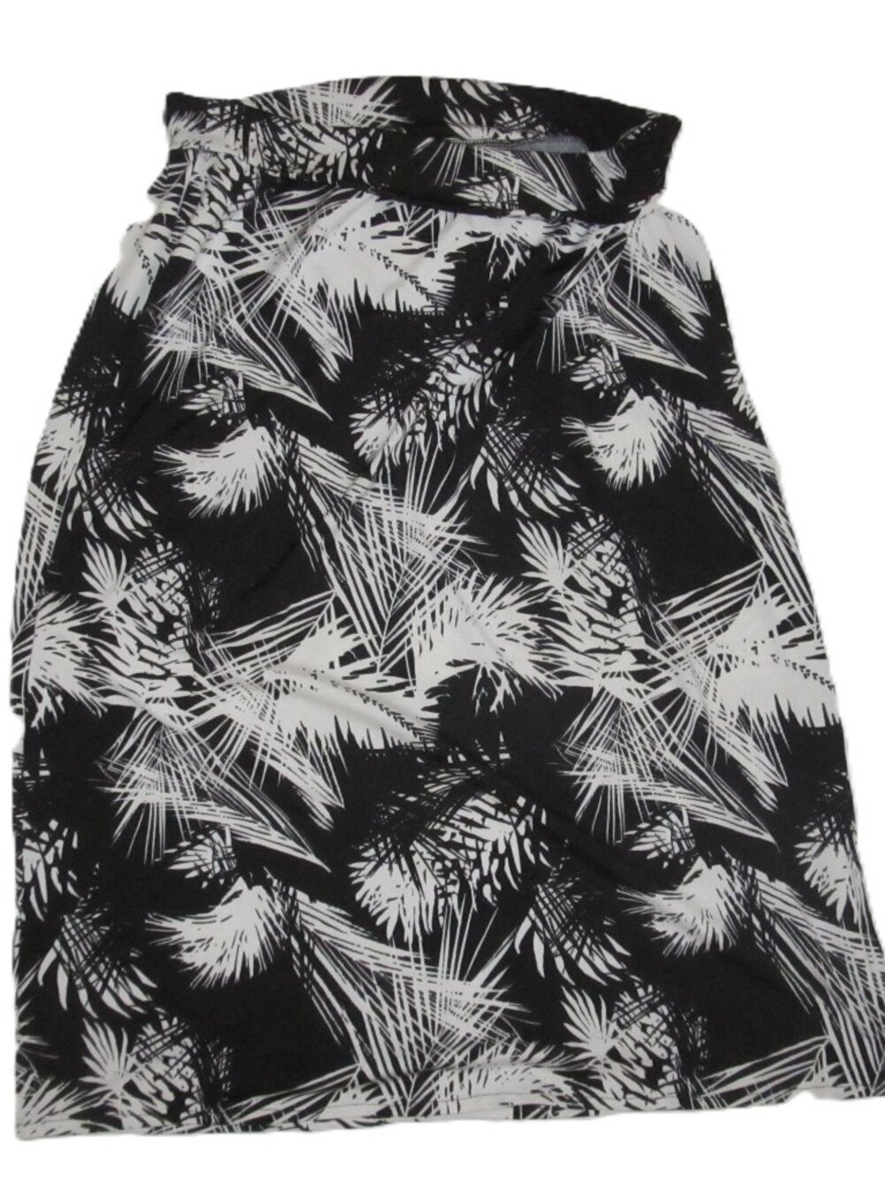 AGB pull-on polyester/spandex black/white midi skirt size L
